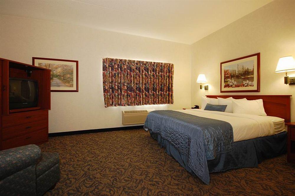 Baymont By Wyndham Des Moines Airport Hotel Buitenkant foto