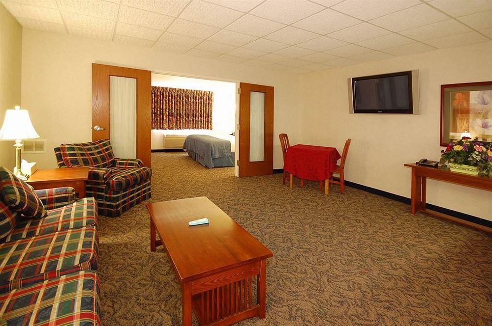 Baymont By Wyndham Des Moines Airport Hotel Buitenkant foto