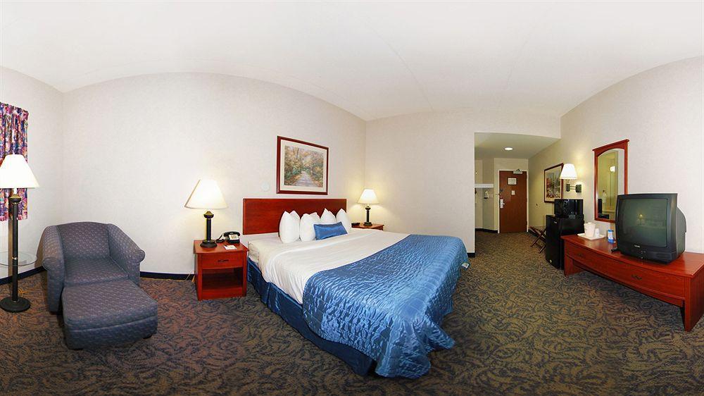 Baymont By Wyndham Des Moines Airport Hotel Buitenkant foto