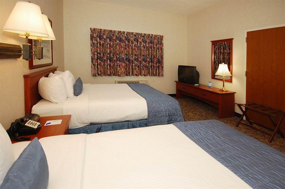 Baymont By Wyndham Des Moines Airport Hotel Buitenkant foto