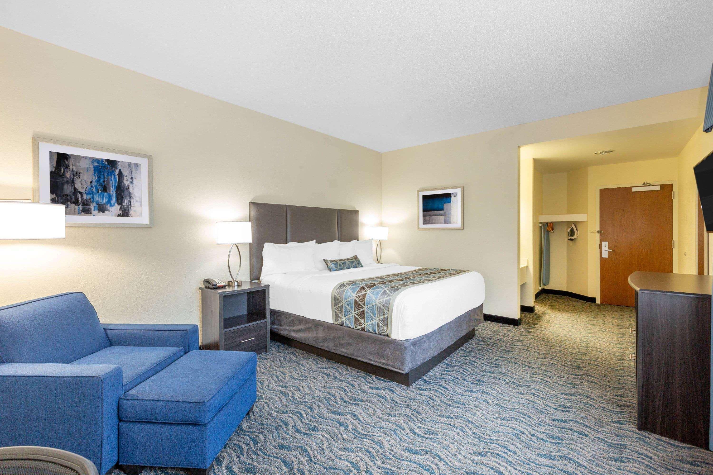 Baymont By Wyndham Des Moines Airport Hotel Buitenkant foto