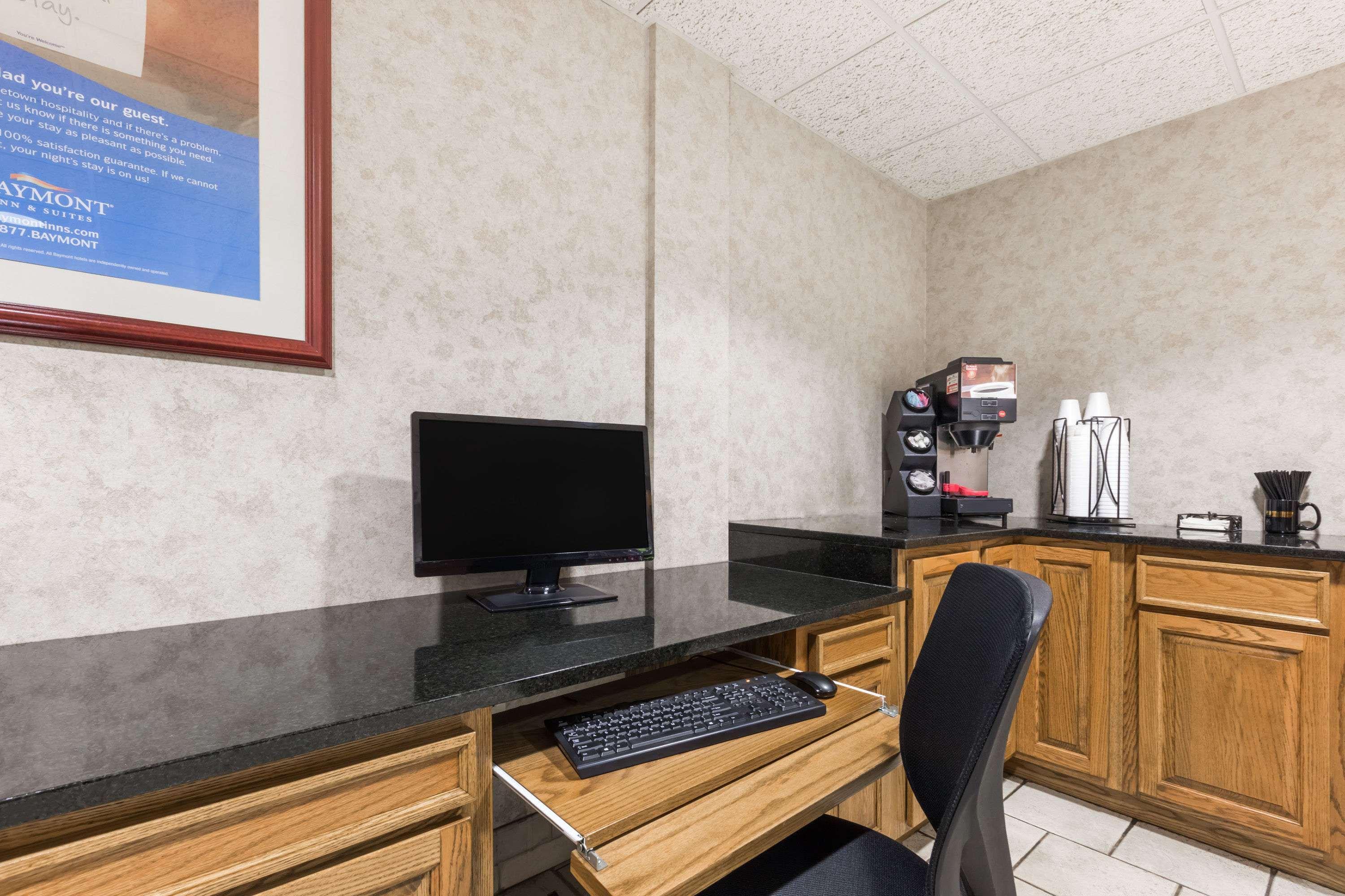 Baymont By Wyndham Des Moines Airport Hotel Buitenkant foto