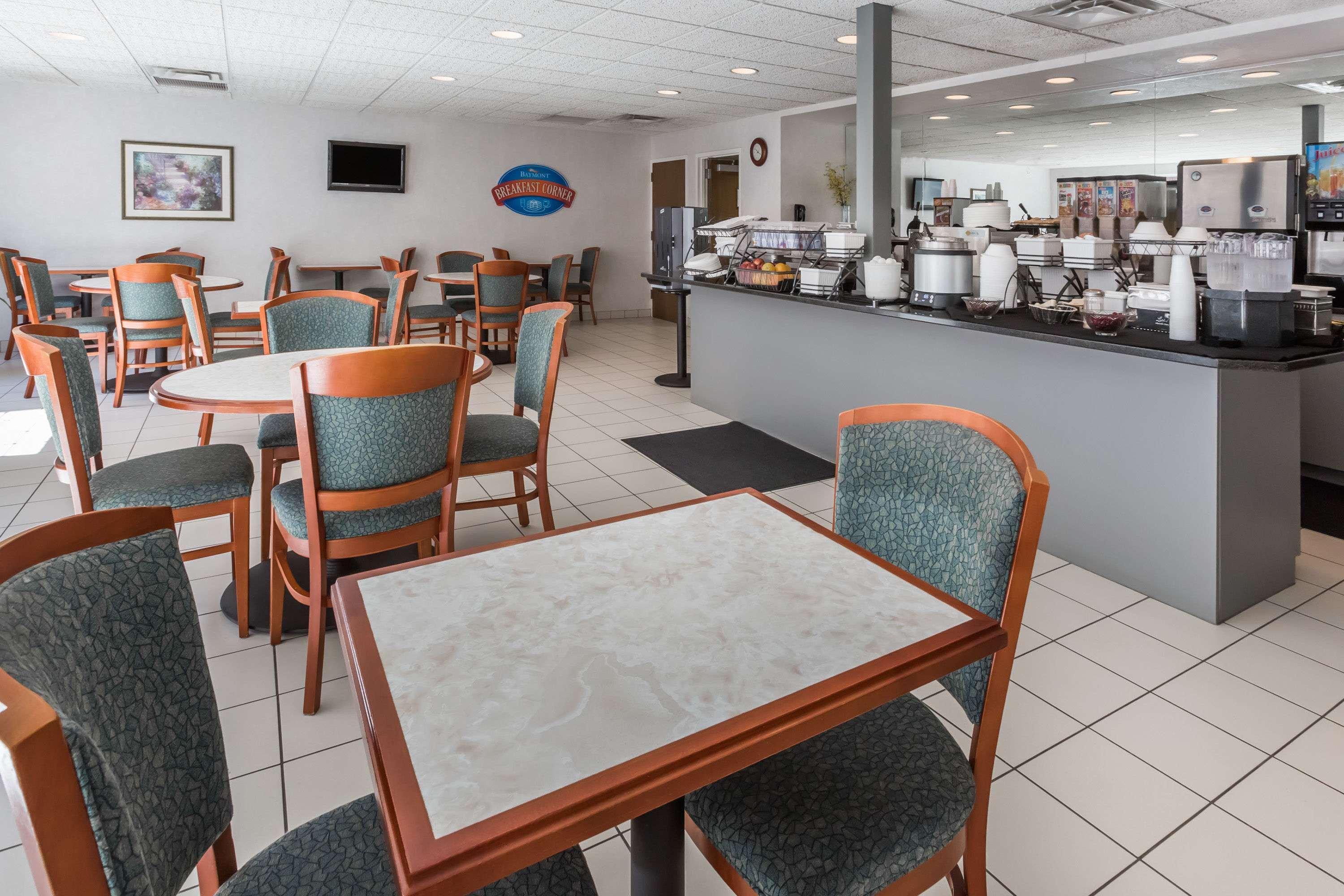 Baymont By Wyndham Des Moines Airport Hotel Buitenkant foto