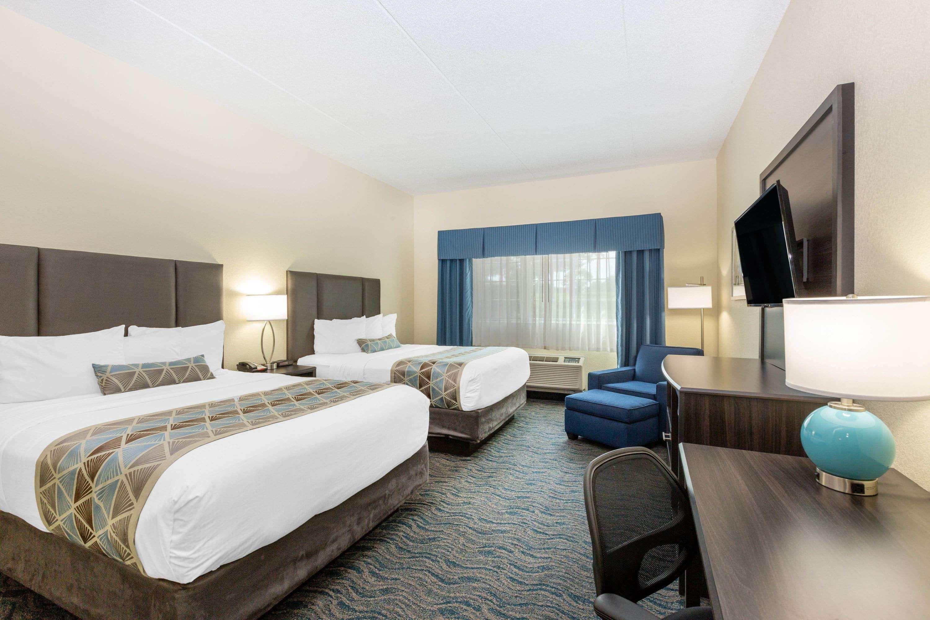 Baymont By Wyndham Des Moines Airport Hotel Buitenkant foto
