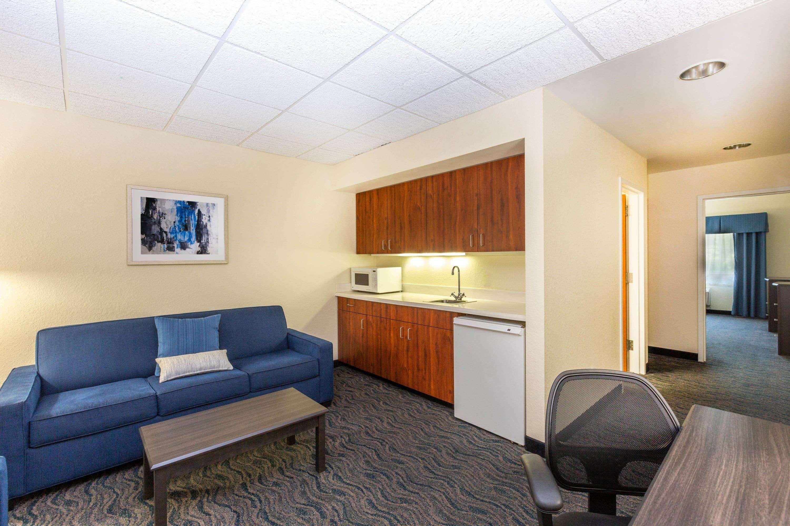 Baymont By Wyndham Des Moines Airport Hotel Buitenkant foto