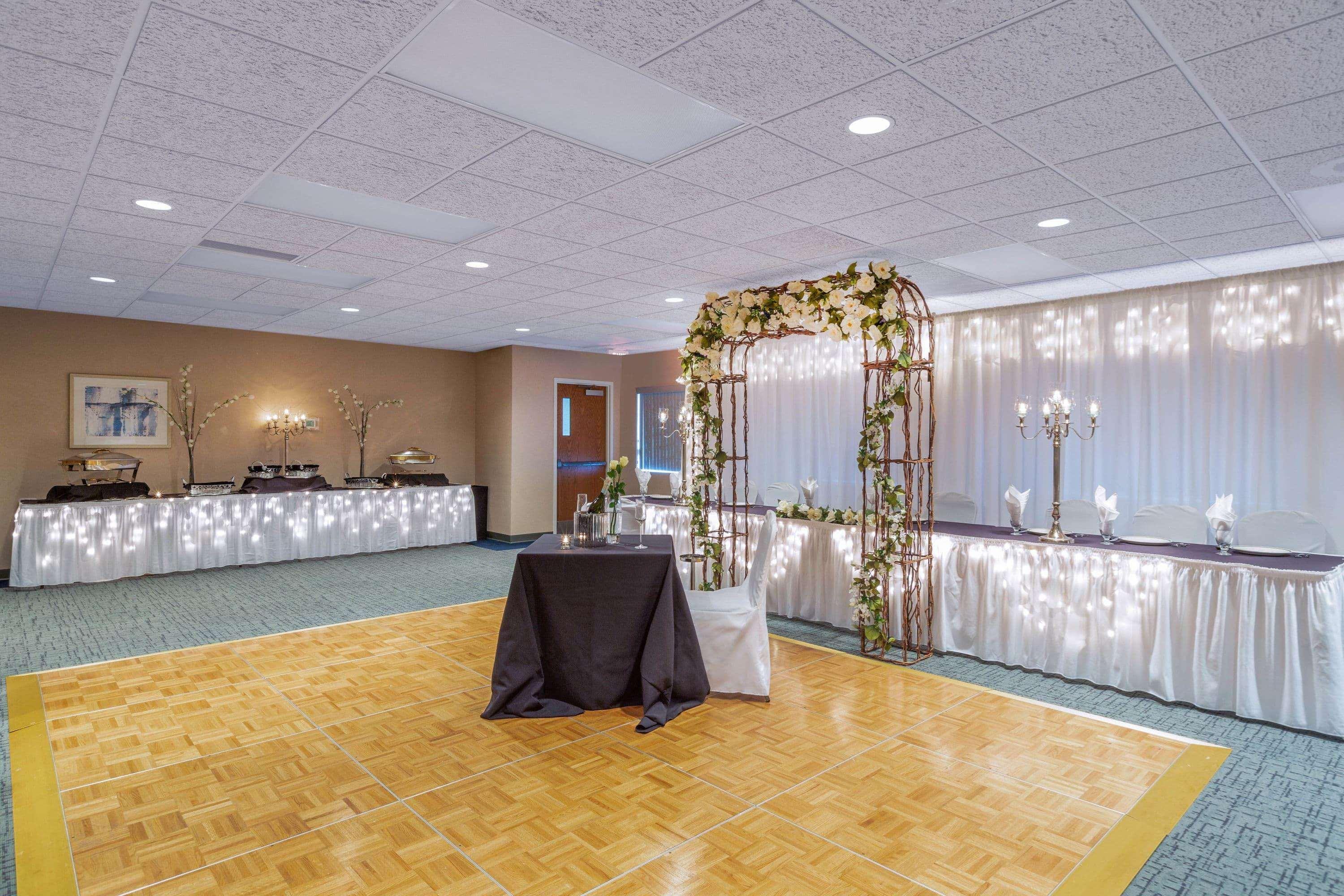 Baymont By Wyndham Des Moines Airport Hotel Buitenkant foto