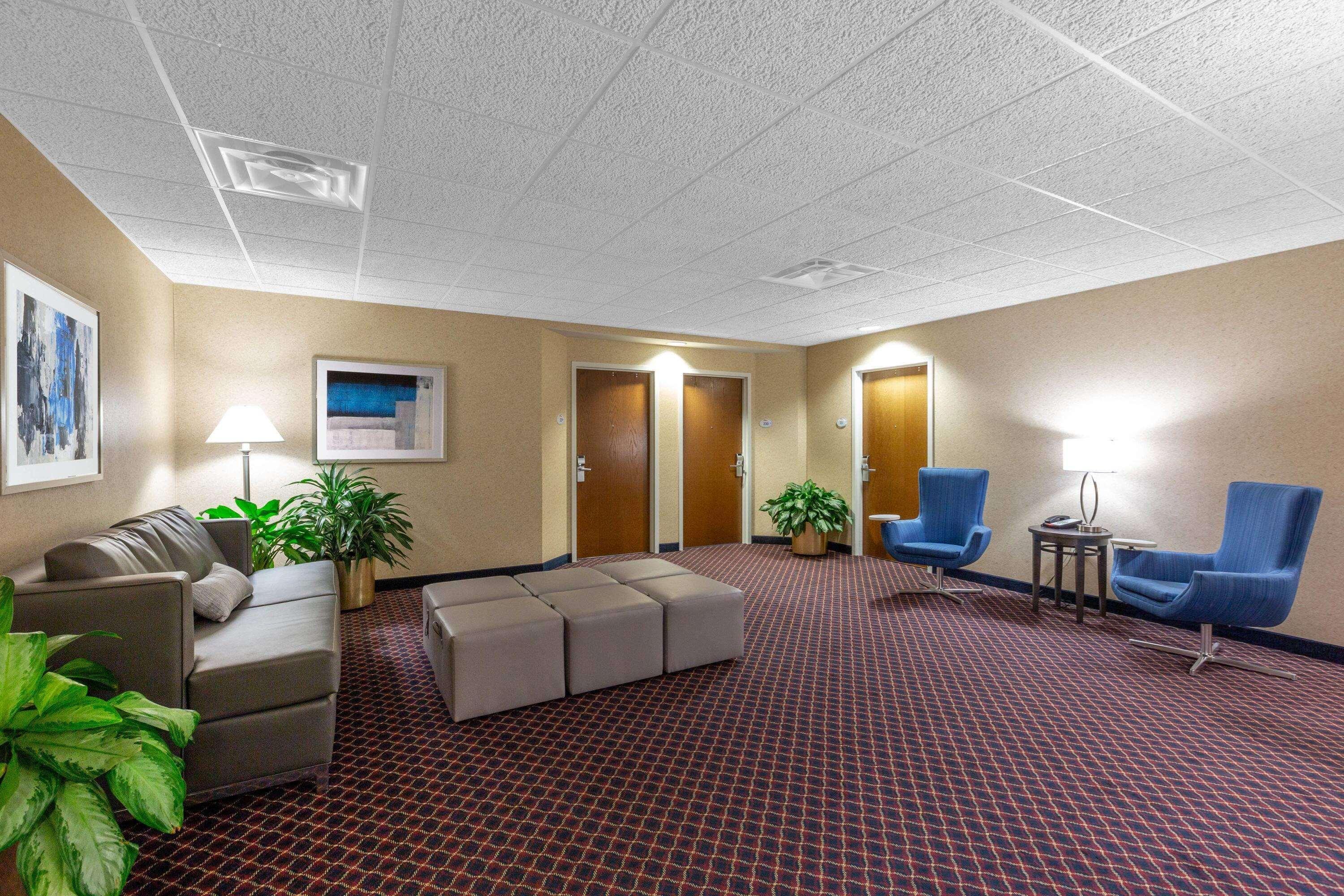 Baymont By Wyndham Des Moines Airport Hotel Buitenkant foto